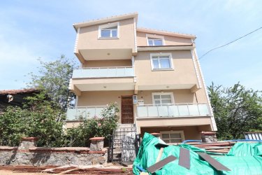 ŞİLE KIZILCAKÖY DE 600 M ARSA İÇİNDE TOPLAM 4 KAT DAİRE