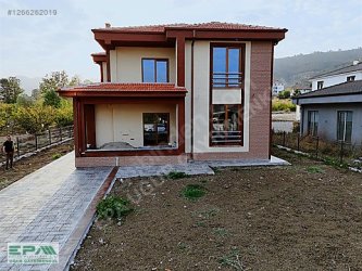 EPA UĞURDAN CUMAYERİNDE SATILIK VİLLA VE ARSASI