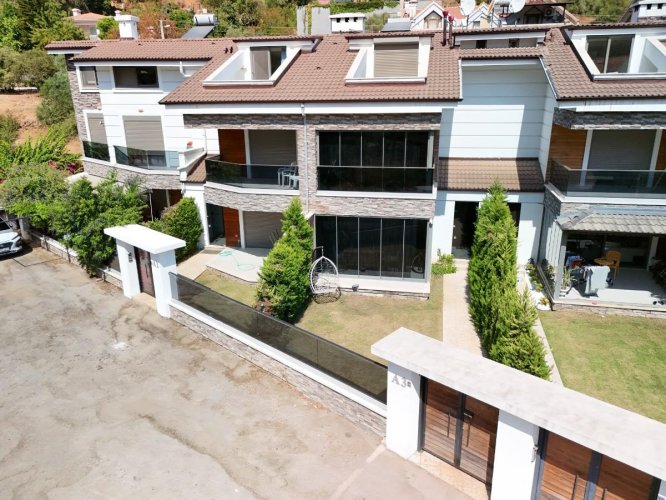 Marmaris Armutalan Bölgesinde Satılık 5+1 İkiz Villa