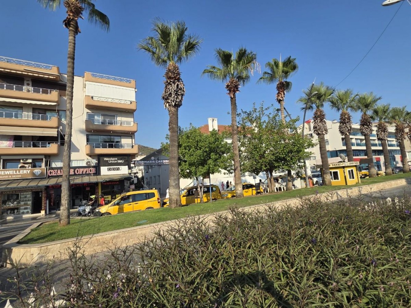 Marmariis Merkezde Denize 10 Metre Full Eşyalı Kiralık Daire