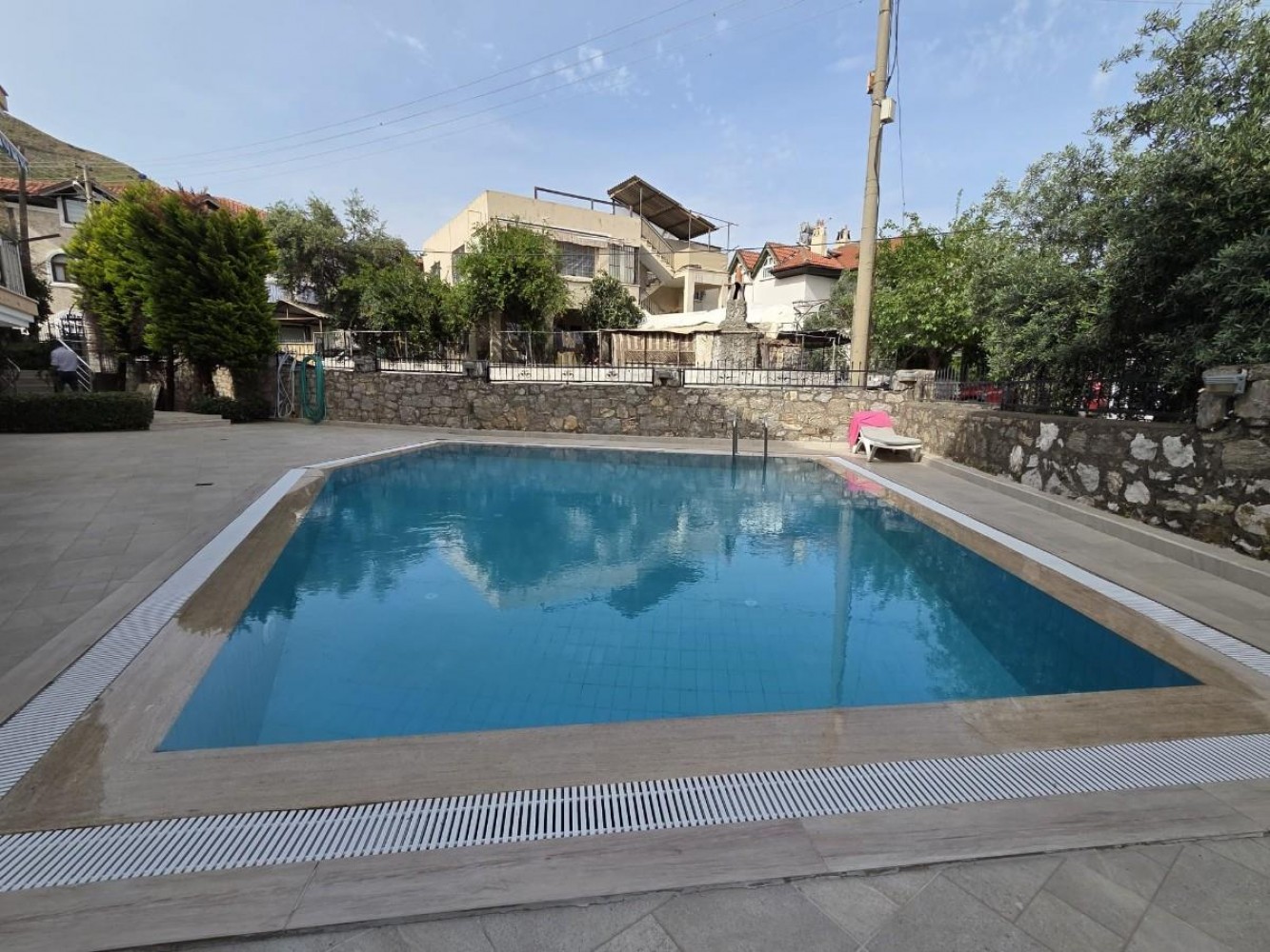 Marmaris İçmelerde Full Eşyalı Havuzlu Satılık Bahçe Katı