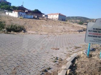 Manisa Yunusemre Asmacık Köyü Yol Üzeri Manzaralı İmarlı Geniş Arsa