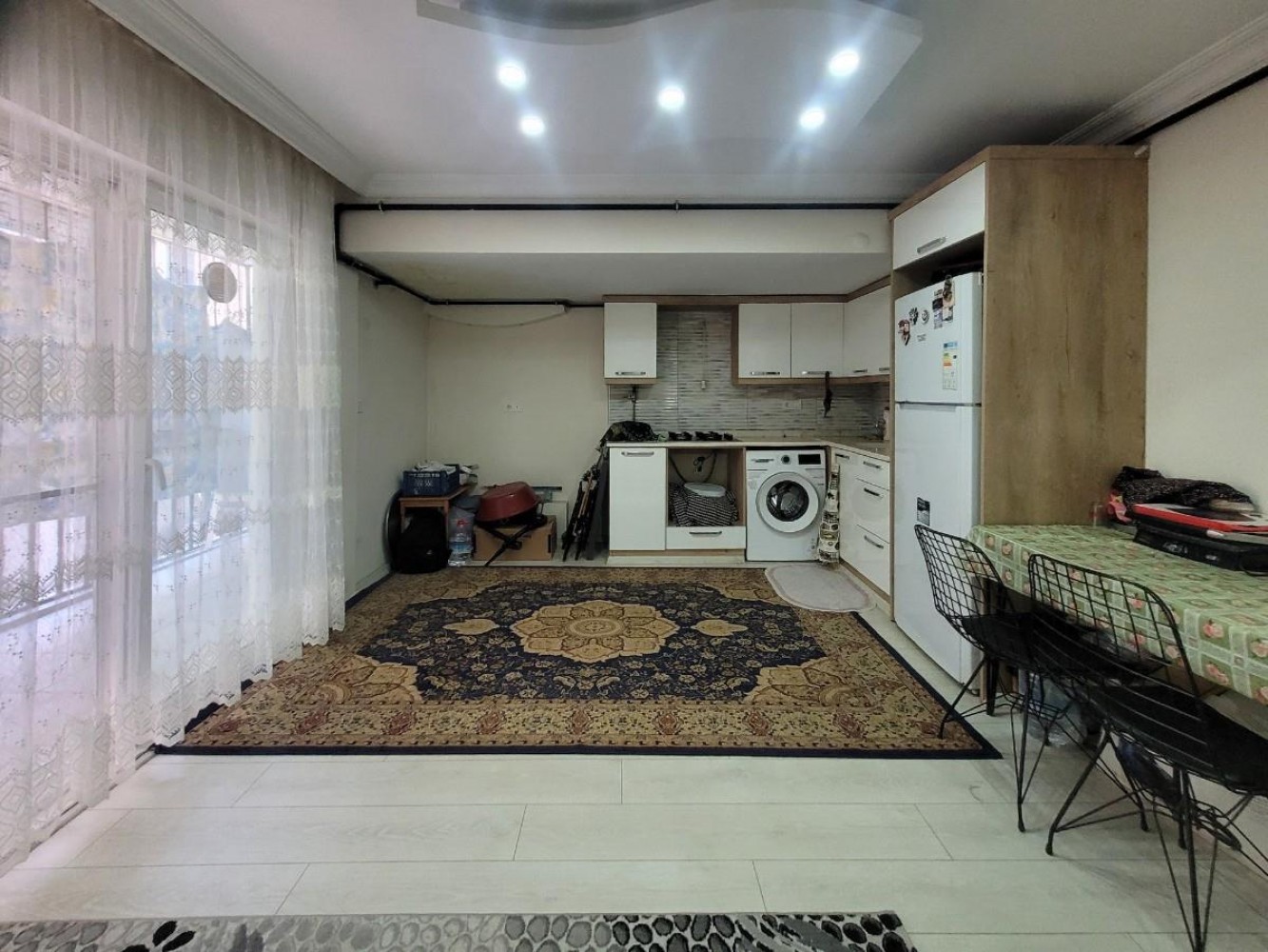 Manisa Yunusemre Yenimahalle Geniş 2+1 Balkonlu Tadilatlı