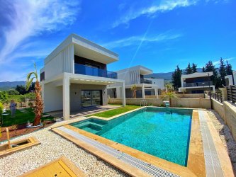 KUŞADASI KUŞADASI DAVUTLARDA ÖZEL HAVUZLU TEK MÜSTAKİL YERDEN ISITMALI 4+1 VİLLA