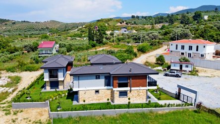 Kuşadası Davutlarda Tek Müstakil Özel Havuzlu 4 Oda 1 Salon Villa