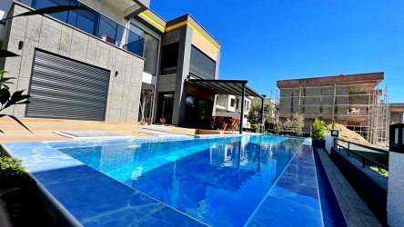 Kuşadasın`da Kendi Elektriğini üreten Lüks 4+1 Özel Havuzlu Villa