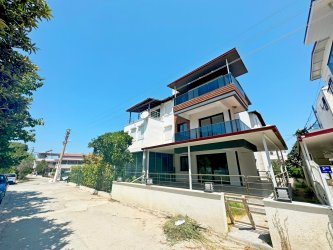 KUŞADASI KARAOVA MAHALLESİNDE KOMPLE YAPILI 4+1 DENİZE YAKIN YAZLIK