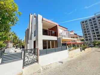 Kuşadası Kadınlar Denizinde Komple Yapılı 4+1 Denize Yakın Villa