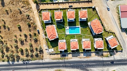 Kuşadası Güzelçamlıda Havuzlu Sitede Tek Müstakil 4+1 Villa