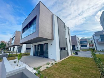Kuşadası Güzelçamlıda Tek Müstakil Havuzlu Sitede Modern 3+1