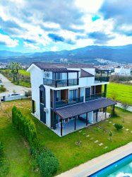 KUŞADASI DAVUTLARDA DENİZE 400 METRE 4+1 YAZLIK