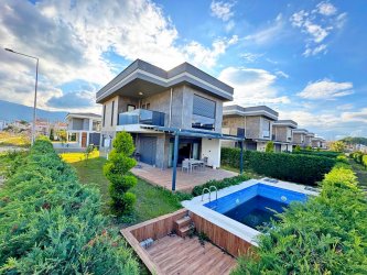 DAVUTLAR SAHİLİNDE DENİZE YAKIN MÜSTAKİL HAVUZLU 3+1 VİLLA