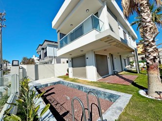 KUŞADASI SOĞUCAKTA 265 M2 ARSA İÇİNDE HAVUZLU MÜSTAKİL 3+1 VİLLA
