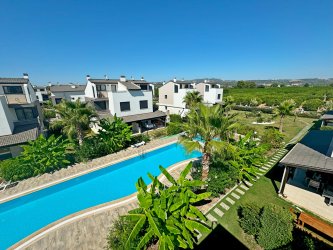 Kuşadası Davutlar Sahilinde Denize Yakın Havuzlu Sitede 4+1 