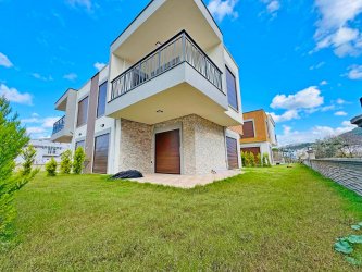 KUŞADASI GÜZELÇAMLIDA YENİ YAPI 3+1 BUTİK SİTEDE YAZLIK