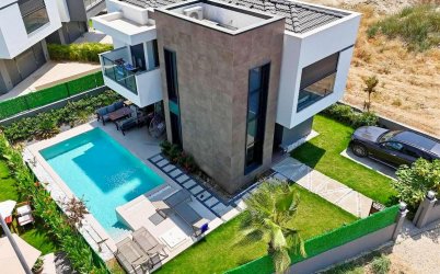 KUŞADASI GÜZELÇAMLIDA ÖZEL HAVUZLU TEK MÜSTAKİL 3+1 VİLLA