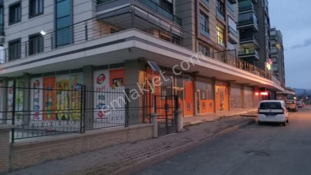 Damla emlaktan yeşilyurt mah.çevre yolu altında satılık dükkan
