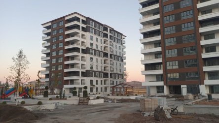 Damla emlaktan kılavuz da satılık 4+1 site içi yeni daireler