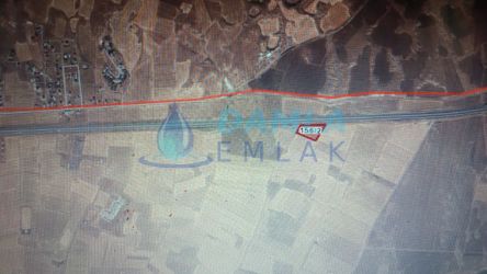 Damla emlaktan hafik yolu üzeri satılık anayol üzeri satılık tarla