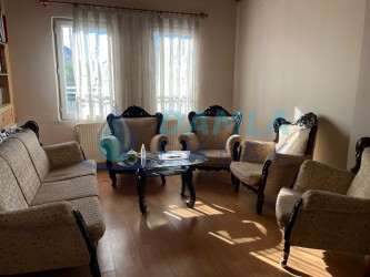 Damla emlaktan eski belediye sokakta satılık 4+1 ofis büro