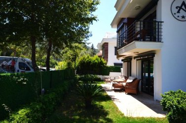 Fethiye göcekte merkezdesatılık  eşyalı tripleks  müstakilvilla