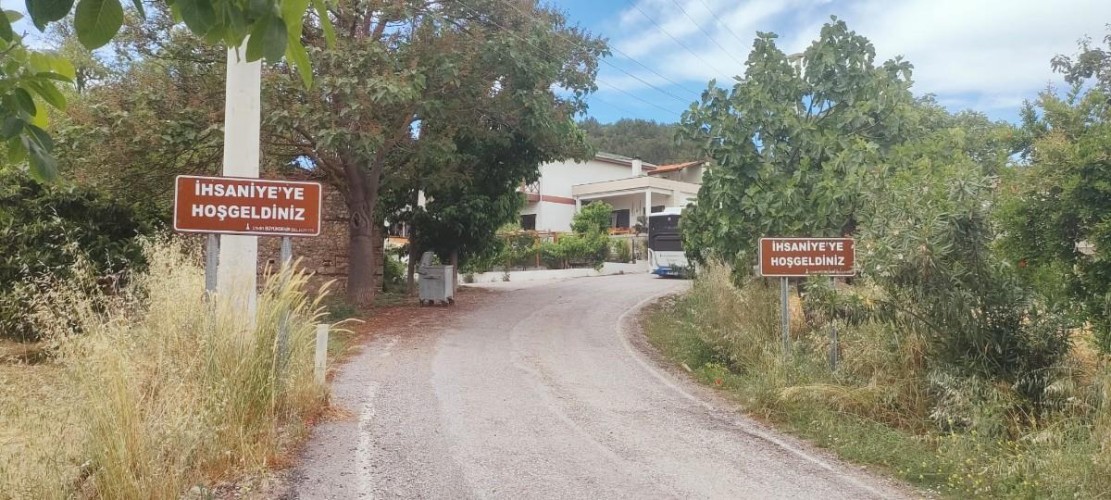 Seferihisar İhsaniyede 11946 m² Zeytin ağaçlı tarla 45m Cepheli