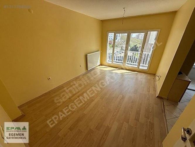 YAPRACIK MERKEZDE CAM BALKONLU,YENİ BOYALI 2+1 KİRALIK DAİRE