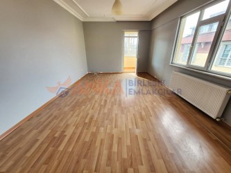 20.04 CUMH. MAH. ESATPŞ CD. AKÇM S. 2+1 95m 3.KAT ASANSÖRLÜ