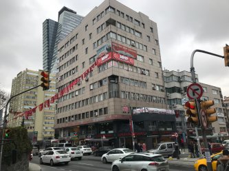 LAB GAYRİMENKUL` den Mecidiyeköy` de cadde üzerinde ofis...