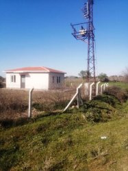 EZİNE KEMALLI KÖY YOL KENARI  ARSA ve BİNALAR