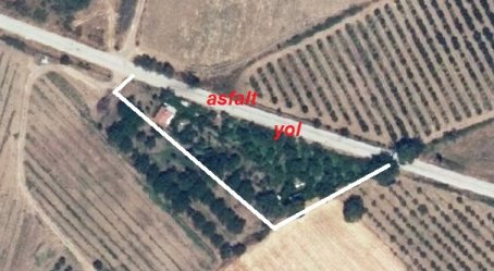 Bayramiç ahmetçelli köy asfaltına cepheli ev ve bahçe