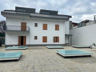 BEŞİKTAŞ LEVENT ÇARŞI İÇİNDE SIFIR YAPIM 1.200.-M2  KAPALI ALANLI villa