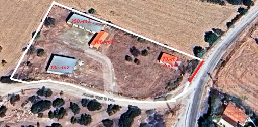 Çanakkale, Ezine, Kemallı da yol üstü 650 m2 kapalı işyerleri olan  arsa