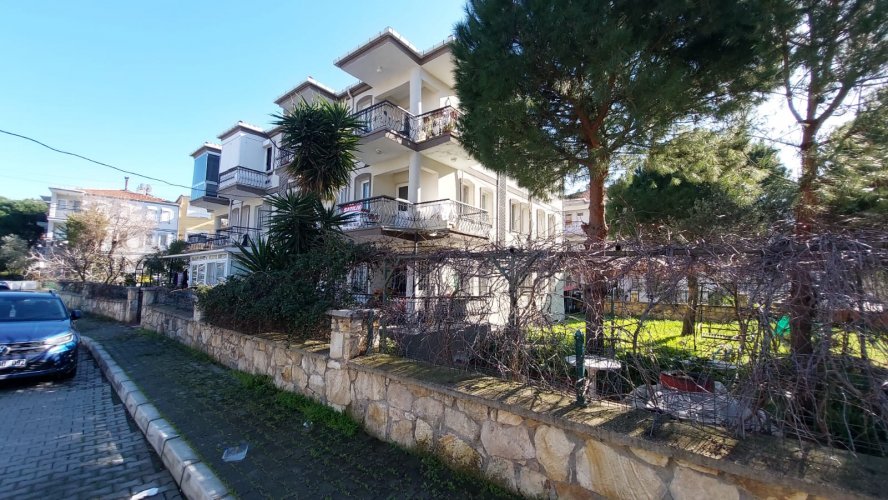 Satılık 3 oda 1 salon kapalı mutfak bakımlı daire 