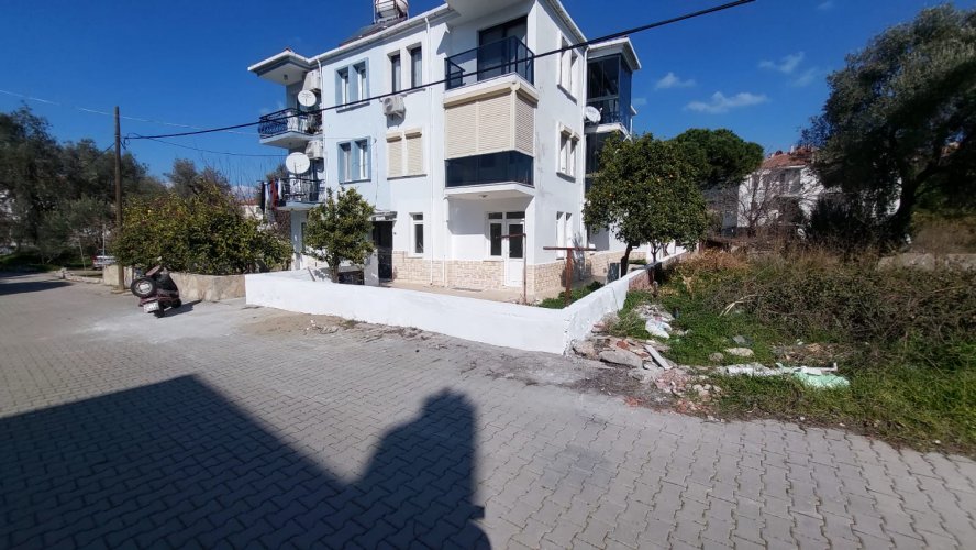 Satılık merkeze yakın zemin kat bahçeli daire 