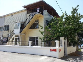 büyükçekmece güzelcede 3 katlı deniz yanı villa