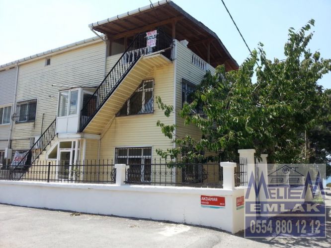 büyükçekmece güzelcede 3 katlı7 odalı deniz yanı 2 tapulu villa