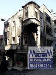 Beyoğlu TARLABAŞINDA 4 KATLI bina ARSASI