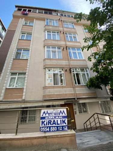 AVCILAR E5 e yakın .2+1 kombili.balkonlu  bahçekatı