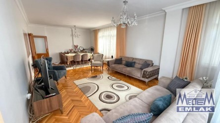 BAKIRKÖY ZUHURATBAB MERKEZE YAKIN BAHÇELİ BİNADA 160M2 3+1