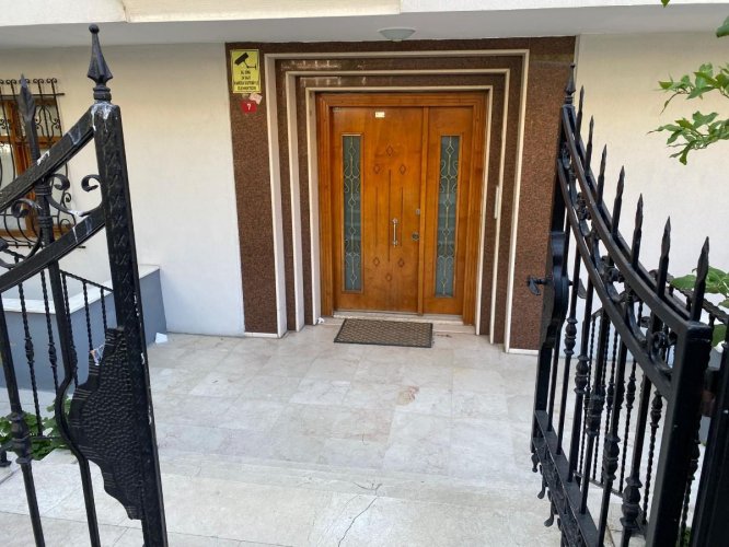 BAHÇELİEVLER YAYLAda 3+1 giriş kat 2000 yapımı