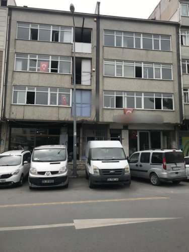 PALANCI`DAN BAYRAMPAŞA SANAYİ`DE KOMPLE SATILIK 2500 m2 BİNA!