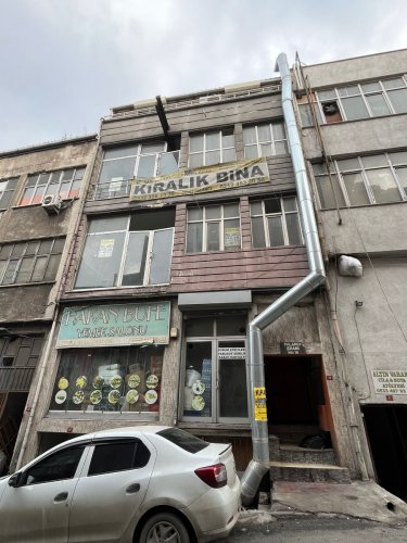 BAYRAMPAŞA`DA ÇEVİK KUVVETE YAKIN 600 m2 SATILIK KOMPLE BİNA