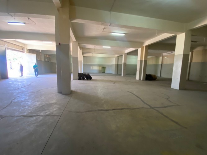 TOPKAPIDA GENİŞ AÇIK ALANLI 3650 m2 MÜSTAKİL BİNA