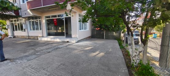 Zafer Mah. Bahçe Kullanımlı Kiralık Köşe Dükkan