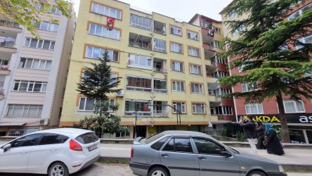 MAXS EMLAK`TAN SATILIK DAİRE ANA CADDE ÜZERİNDE