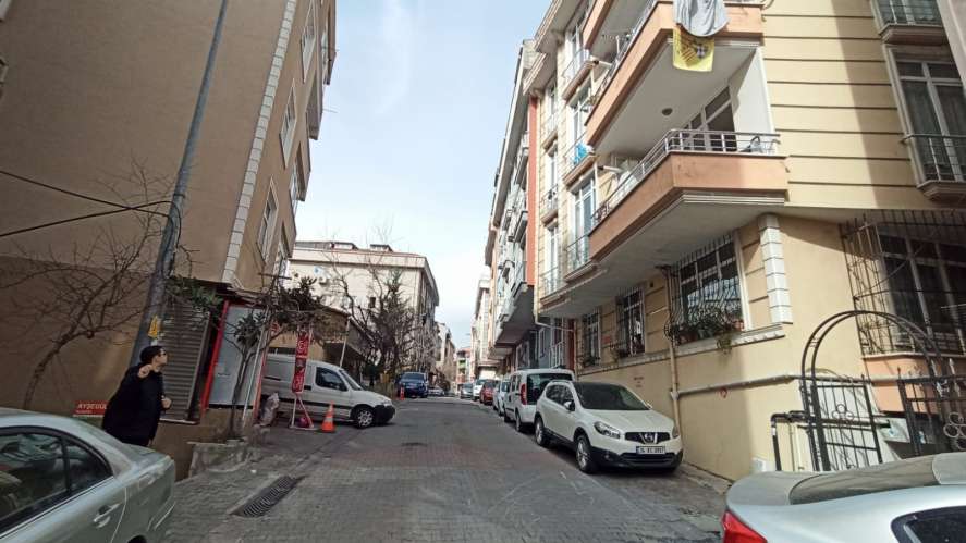 KAĞITHANE  MERKEZ METROSUNA   YÜRÜME MESAFESİ 2 ODA 1 SALON SATILIK DAİRE
