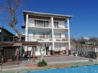 KÜÇÜKÇEKMECE GÖL MANZARALI KOMPLE MÜSTAKİL KİRALIK BİNA