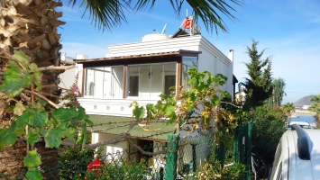 NAZAR EMLAK`TAN TURGUTREİS`TE  DENİZE YAKIN EŞYALI VİLLA  REF-1571