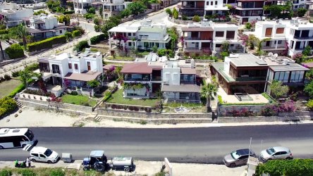 NAZAR EMLAK`TAN SİTE 59 DA YAZ SEZONUNDA KİRALIK VİLLA REF-1477